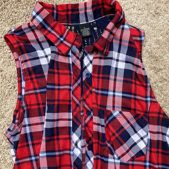Red White Blue Sleeveless Button Up Blouse - Picture 2 of 4